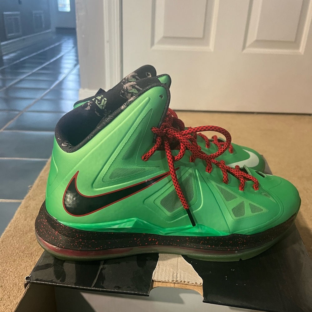 Nike Lebron James “cutting Jade”